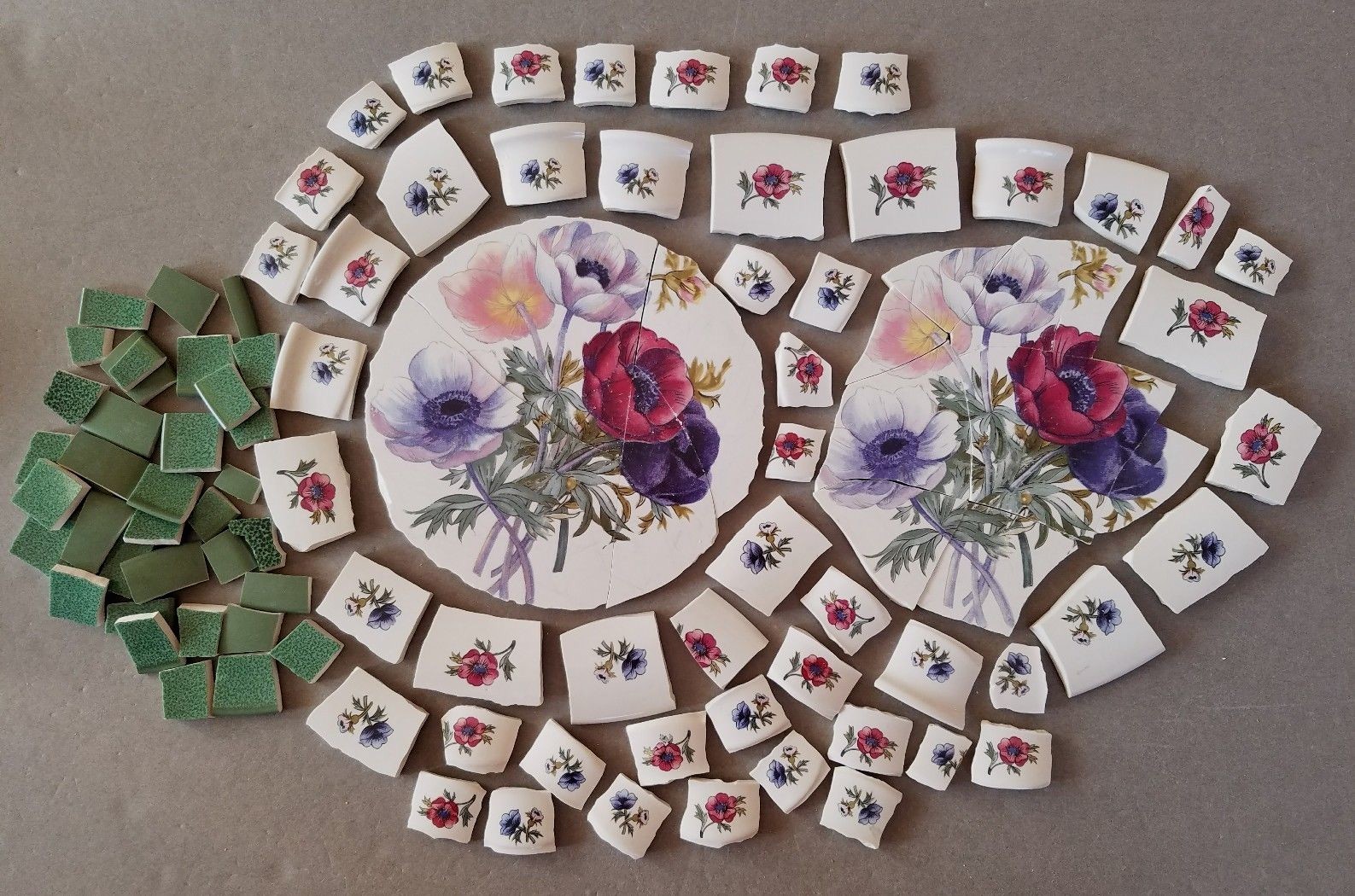 89 Mosaic Tiles + 2 Focals Gibson Floral Poppy