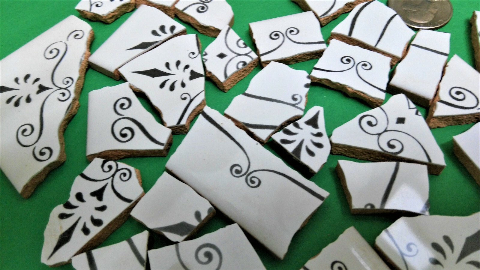 30+ PCS VINTAGE BROKEN CERAMIC TILE MOSAIC CRAFT HAND CUT
