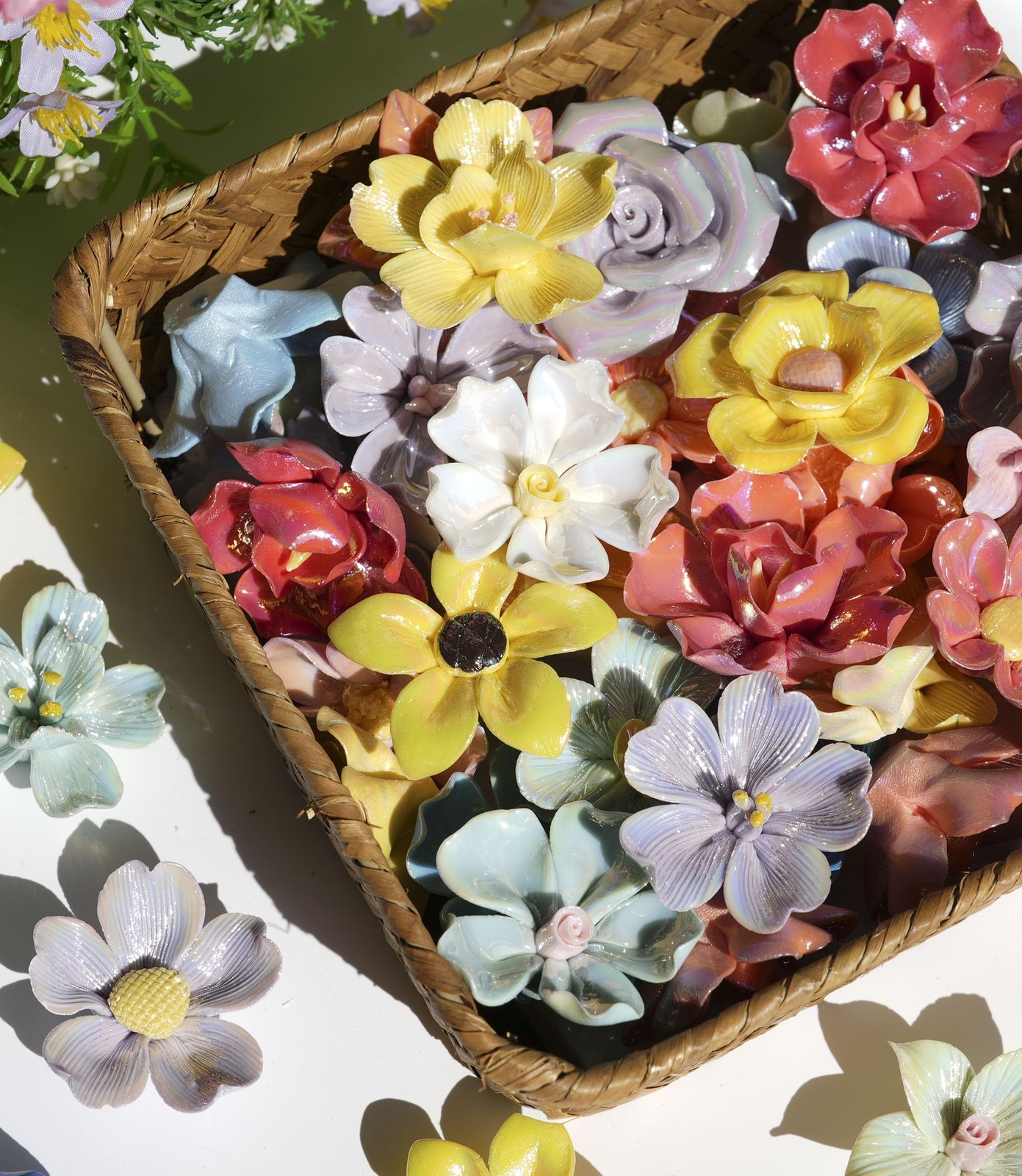 30 Pieces 3D Ceramic Mosaic Flowers for DIY Crafts and Home Decor