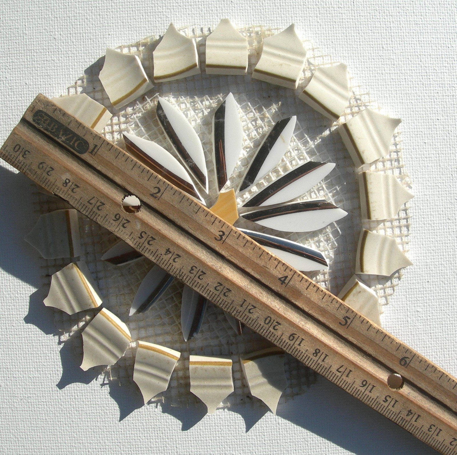 5.5″ Daisy on Circle Design Tiles For Table Top Centre Mosaic Craft