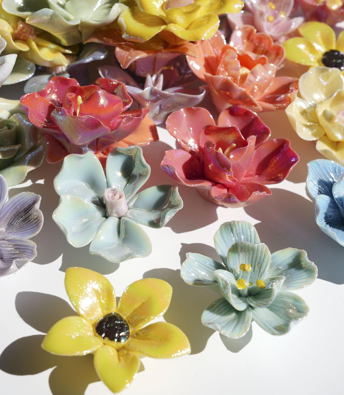 30 Pieces 3D Ceramic Mosaic Flowers for DIY Crafts and Home Decor