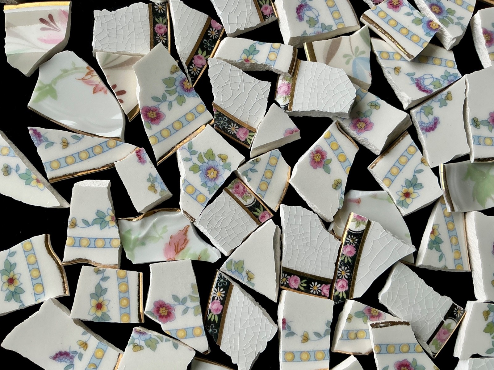 Broken China Mosaic Tiles ShABbY ChIC Multicolored Floral BLUE/Blk Trim 100+ pcs