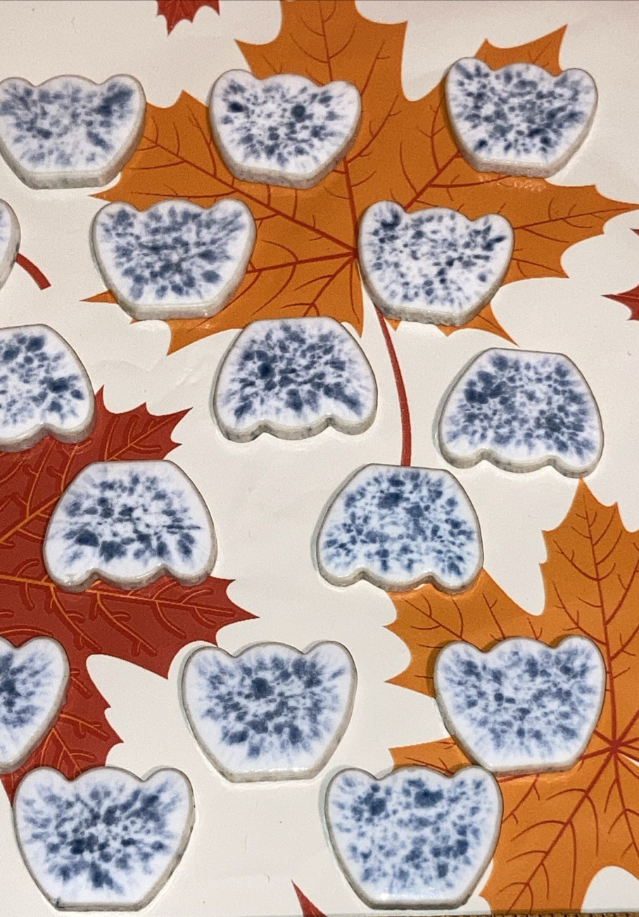 30 Mini Tiles, Vintage Tulip Flower Scallop Shape. White with Blue 2mmx2.5mm