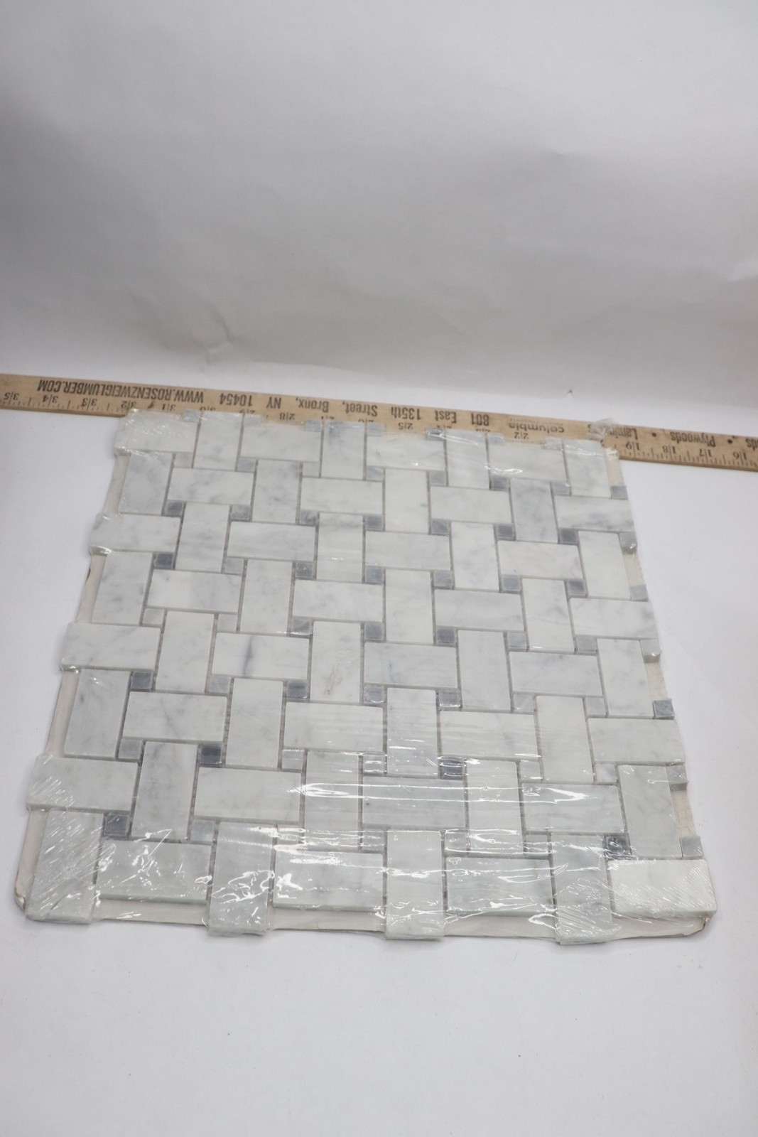 Premium Mosaics Basketweave Mosaic Tile w/ Green Jade Dots Polished L652XP