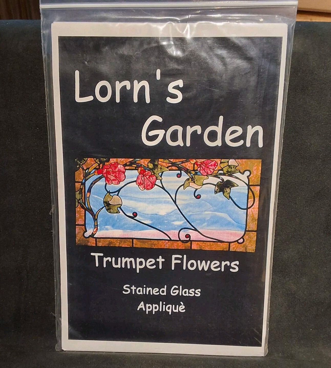Trumpet Flowers 1996 Lorn’s Garden Pattern 17×35 Stained Glass Applique New