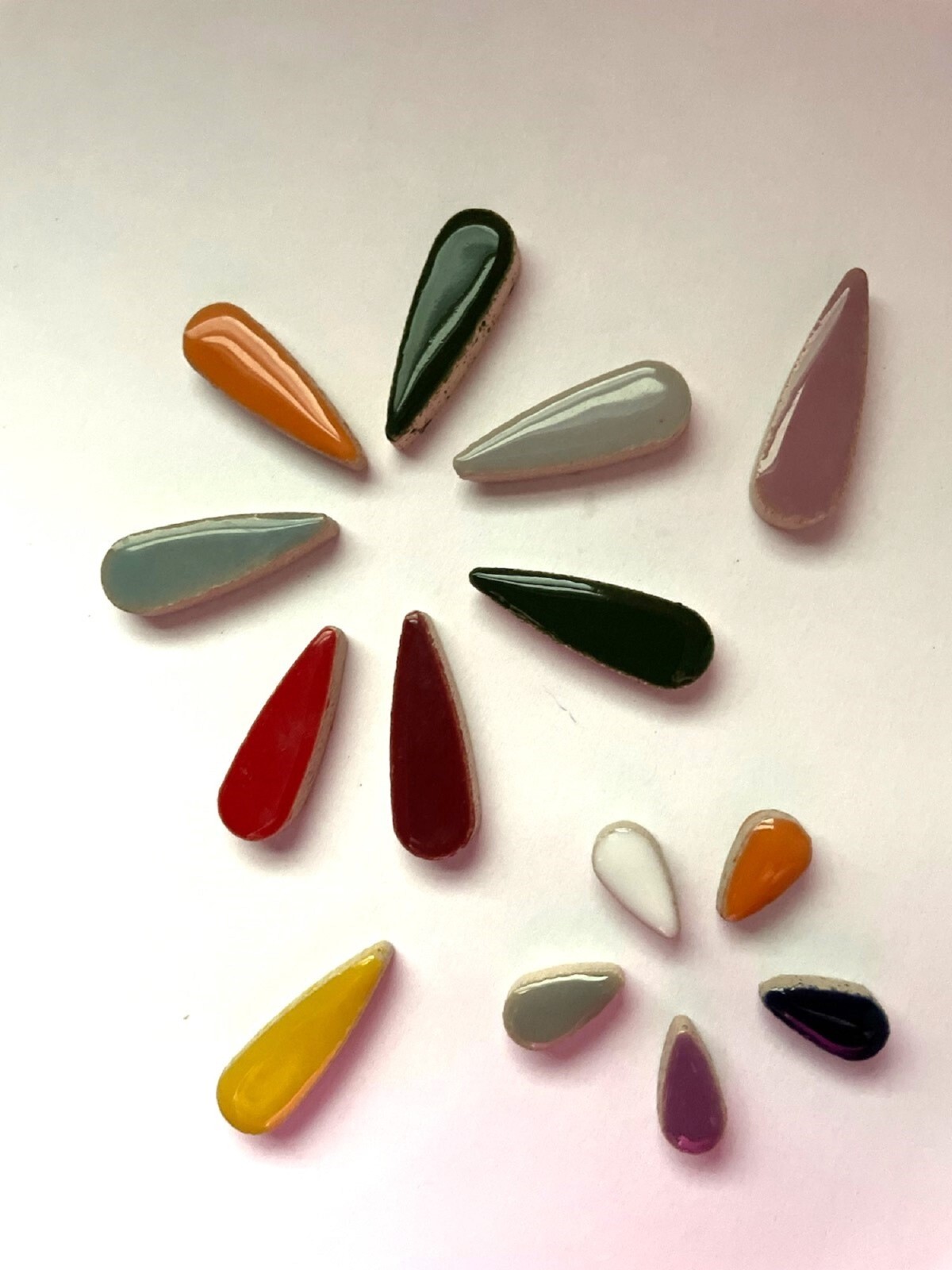 50 Tiles – Teardrop Ceramic – Mixed Colors – Mixed Sizes – Mosaic Tile Pieces