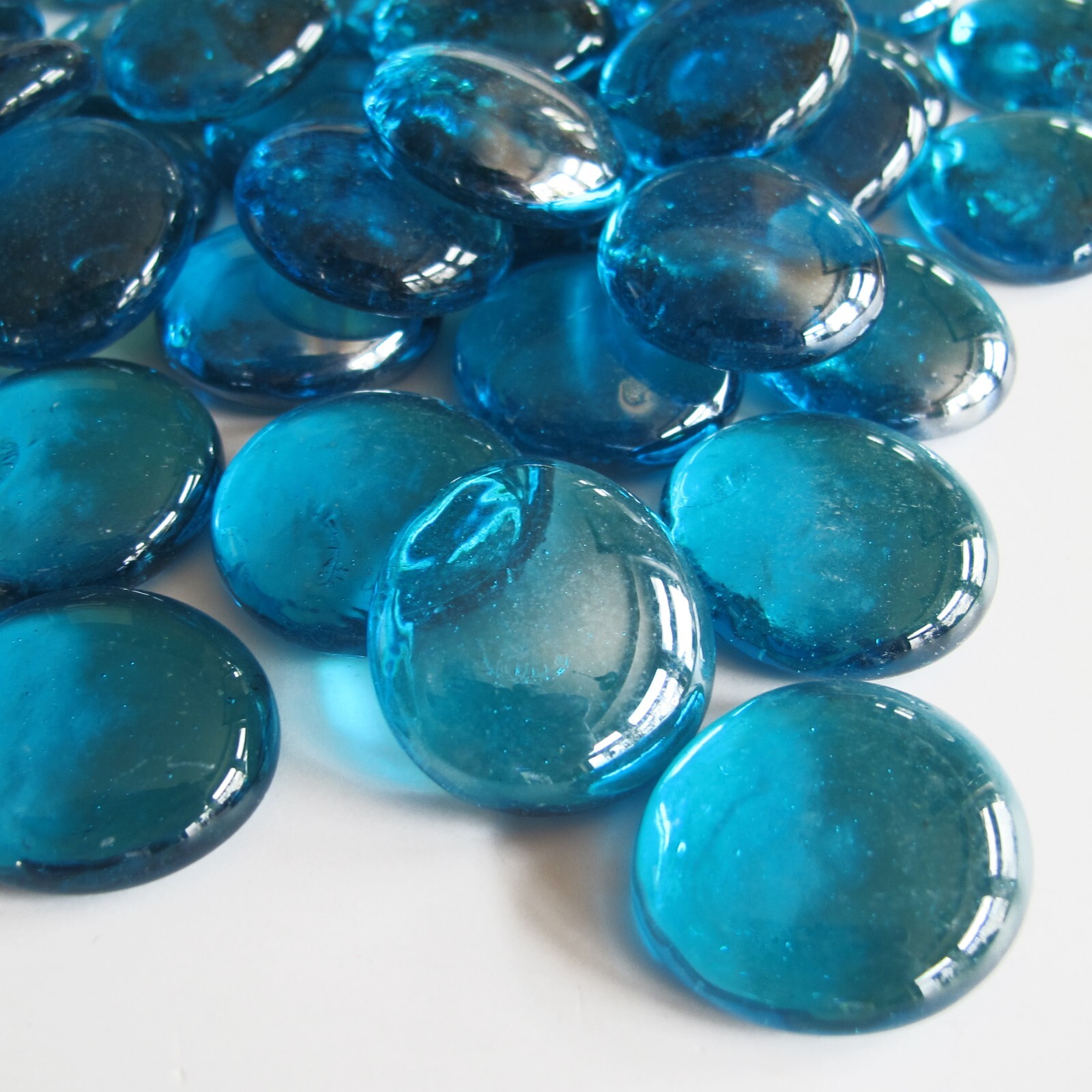 Light blue glass jewels – Large – 30 pieces
