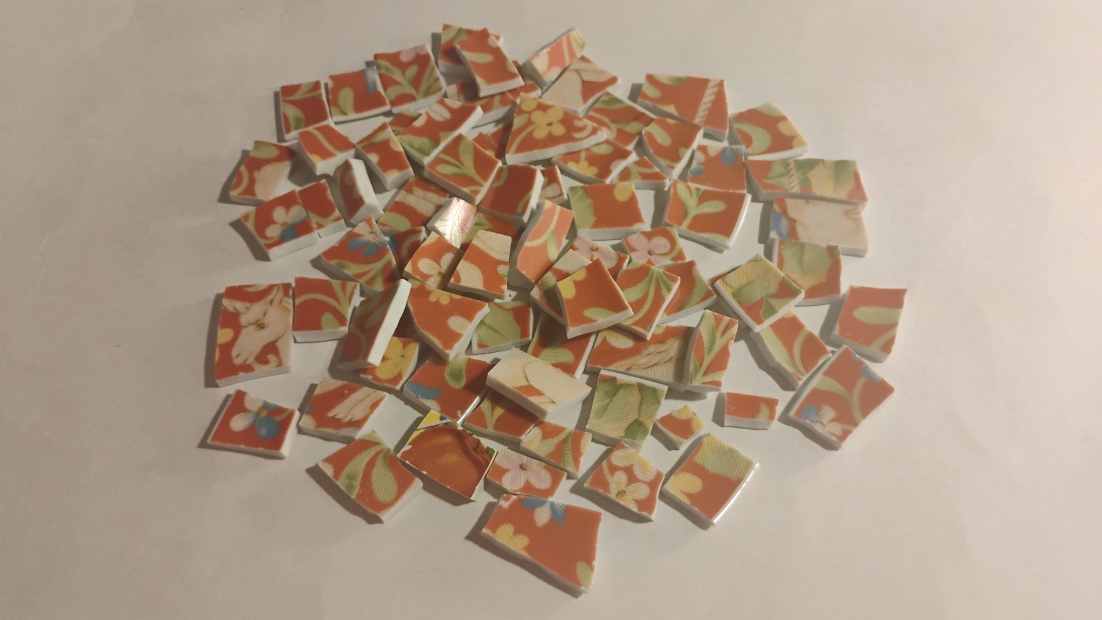 10oz Unicorn Red & Green Foliage Broken China Plate Lot #52 Mosaic Tiles