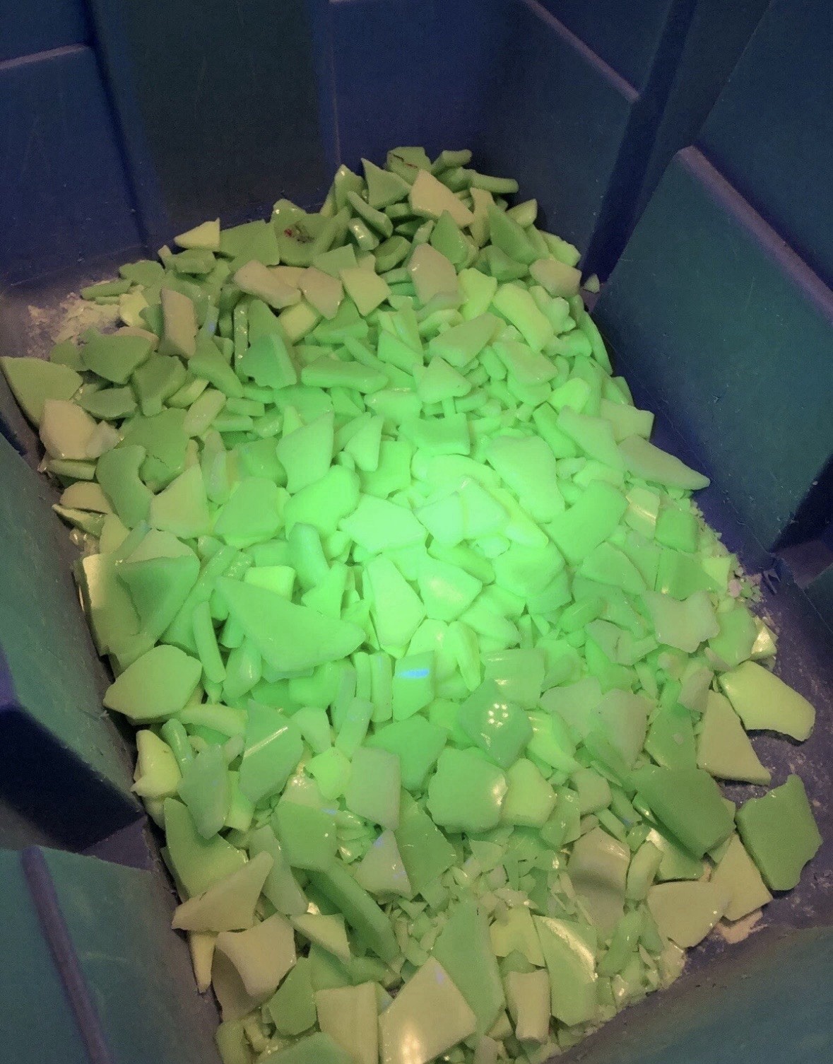 1 POUND BROKEN URANIUM GLASS FOR CABAZON’S OR JEWELRY MAKING PURPOSES