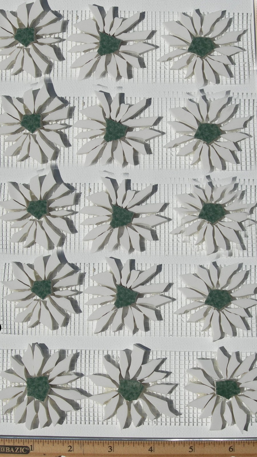2″ White Daisy Mosaic Tile Set – 15 Flowers Broken Cut China Plate Tiles