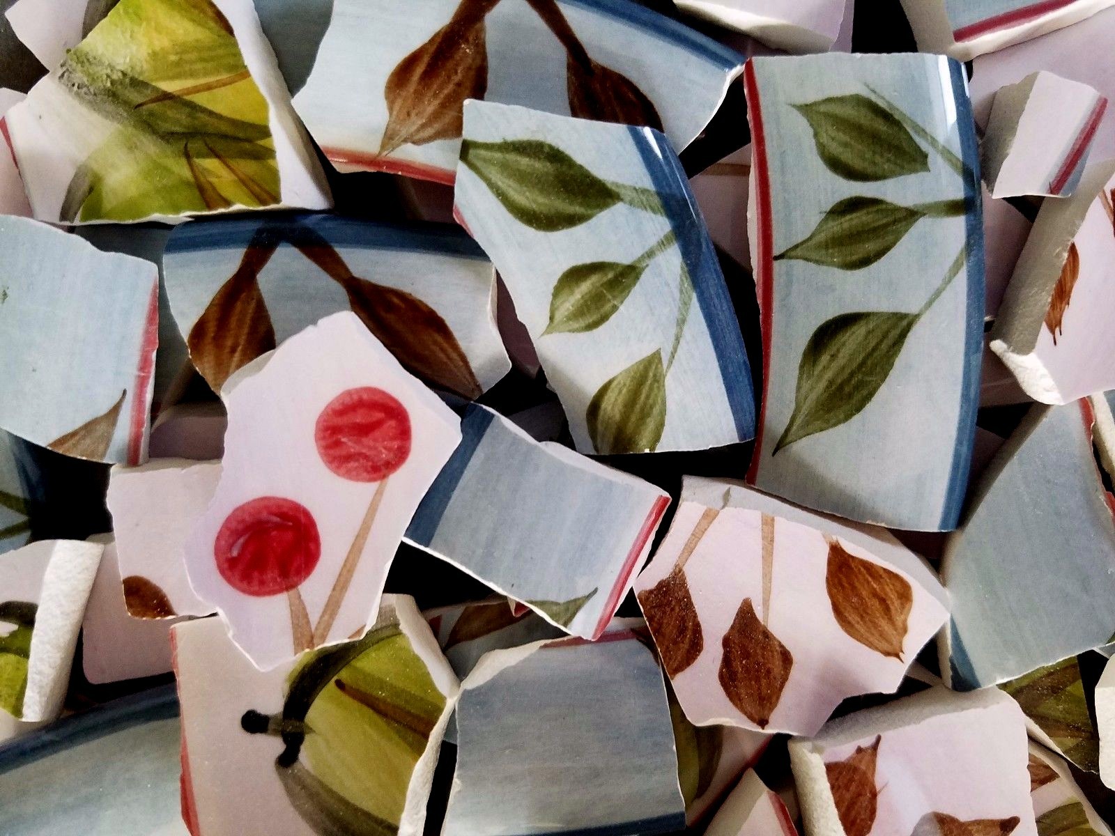 Mosaic Tiles Blackforest Fruits 7″ Focal Tile + 75 Rims & Tiles Apple Pear Plum